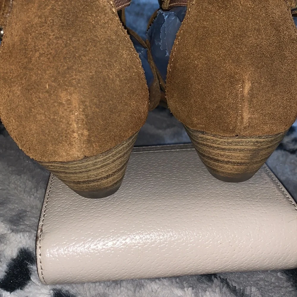 Minnetonka Merriam Suede Leather Fringe Wedge Sandals — 8